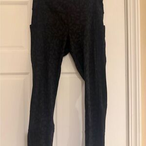 Stylish Lululemon Cropped Black and Grey Leggings with Pockets.